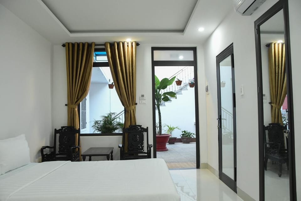 Premium bedding, minibar, individually furnished, desk
