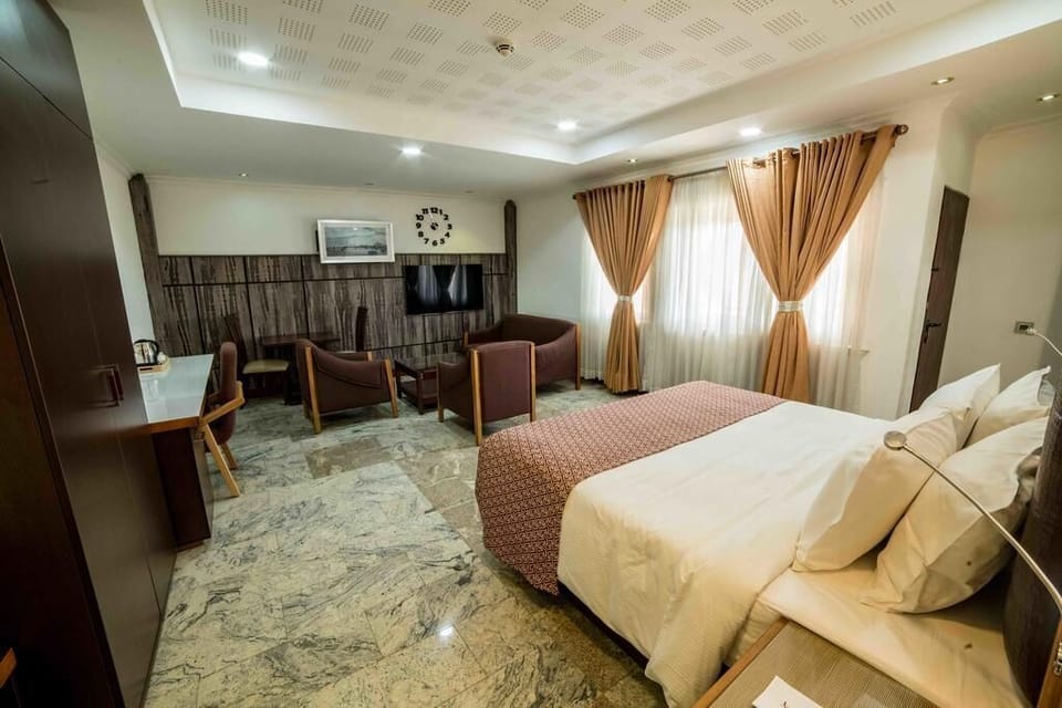 Classic Suite | 1 bedroom, in-room safe, individually decorated, individually furnished
