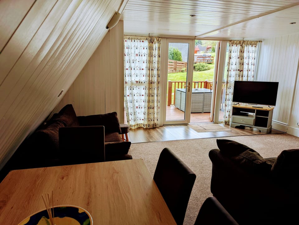 Chalet | Living area | 30-inch TV with cable channels