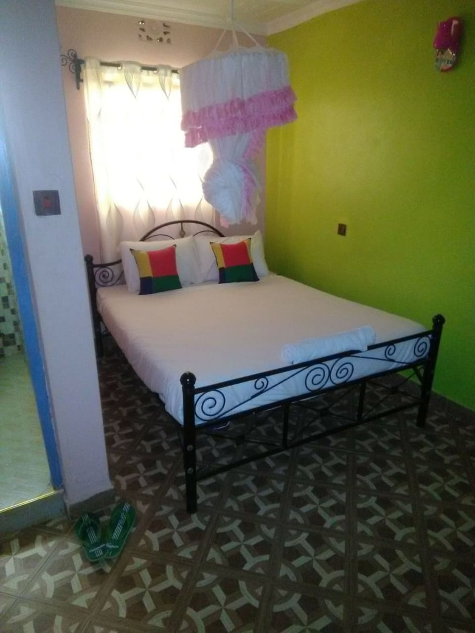 Double Room | Desk, free WiFi, bed sheets