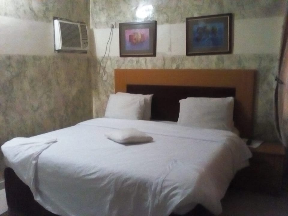 1 bedroom, desk, laptop workspace, blackout drapes