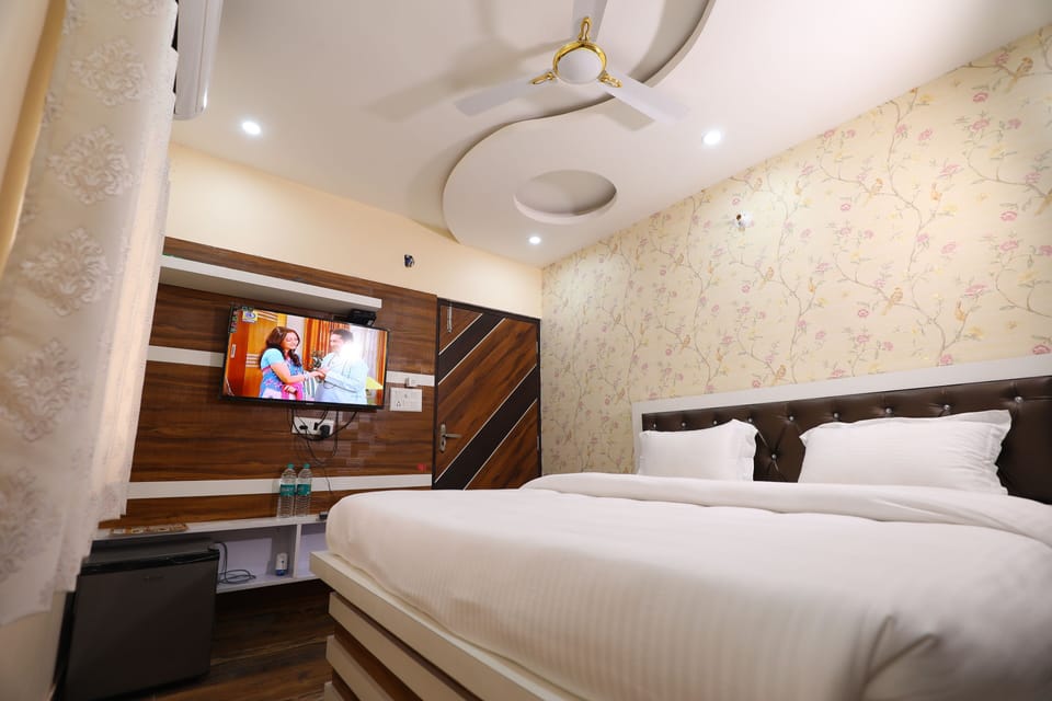 Deluxe Room | Egyptian cotton sheets, premium bedding, down comforters