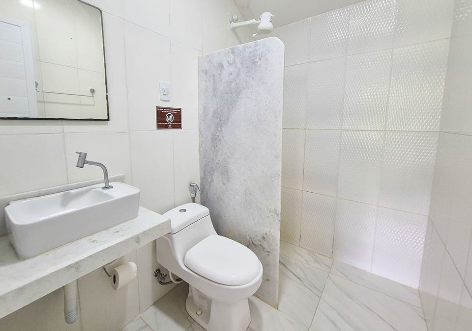Comfort Triple Room | Bathroom | Shower, free toiletries, towels, soap