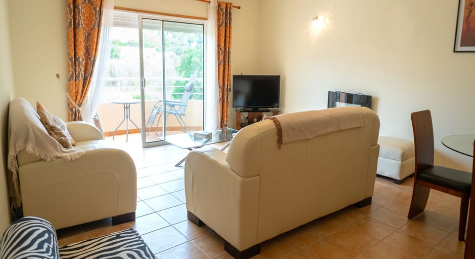 Lounge with doors to the veranda