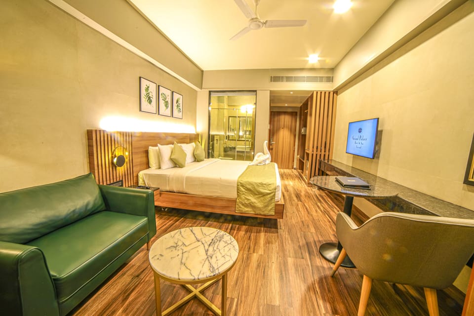 Premium Room, Balcony | Premium bedding, in-room safe, desk, WiFi