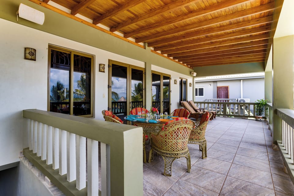 Upper Lanai for relaxing/eating