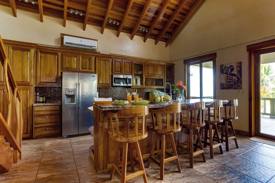 Bar area for eating and drinking!