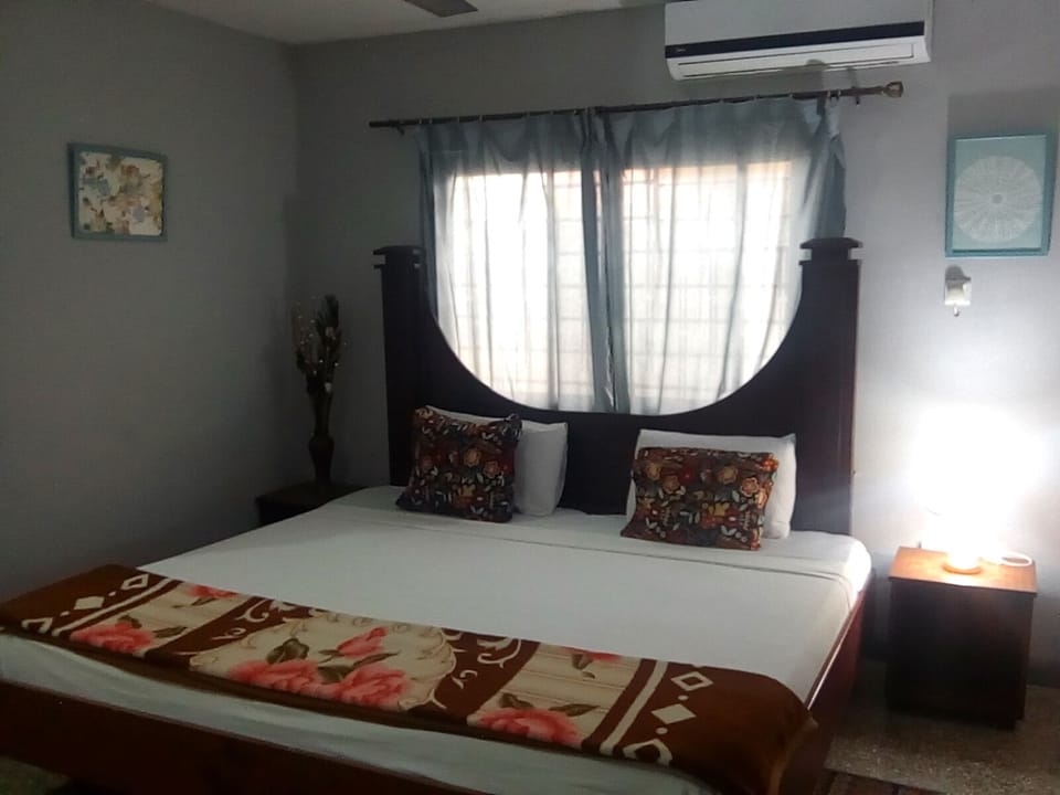 Executive Double or Twin Room | Desk, laptop workspace, WiFi (free)