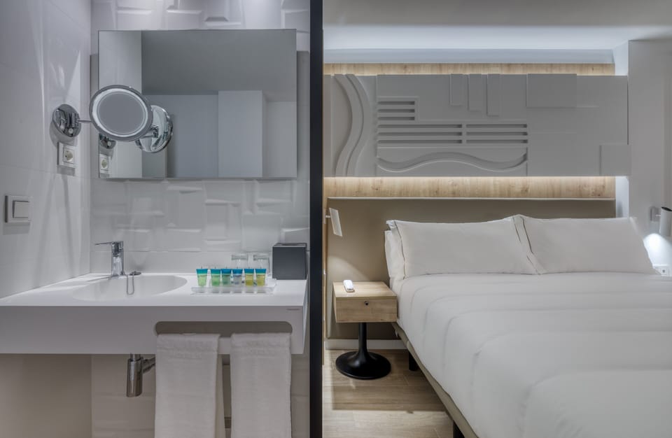 Minibar, desk, soundproofing, free WiFi