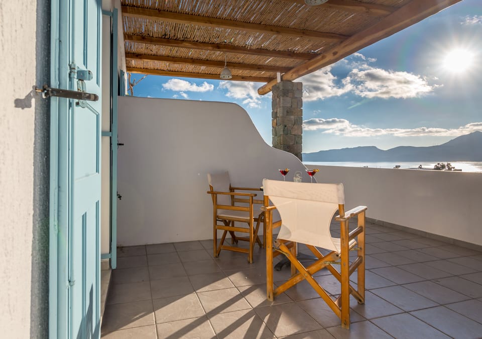 Faros Apartments Bed and Breakfast in Milos