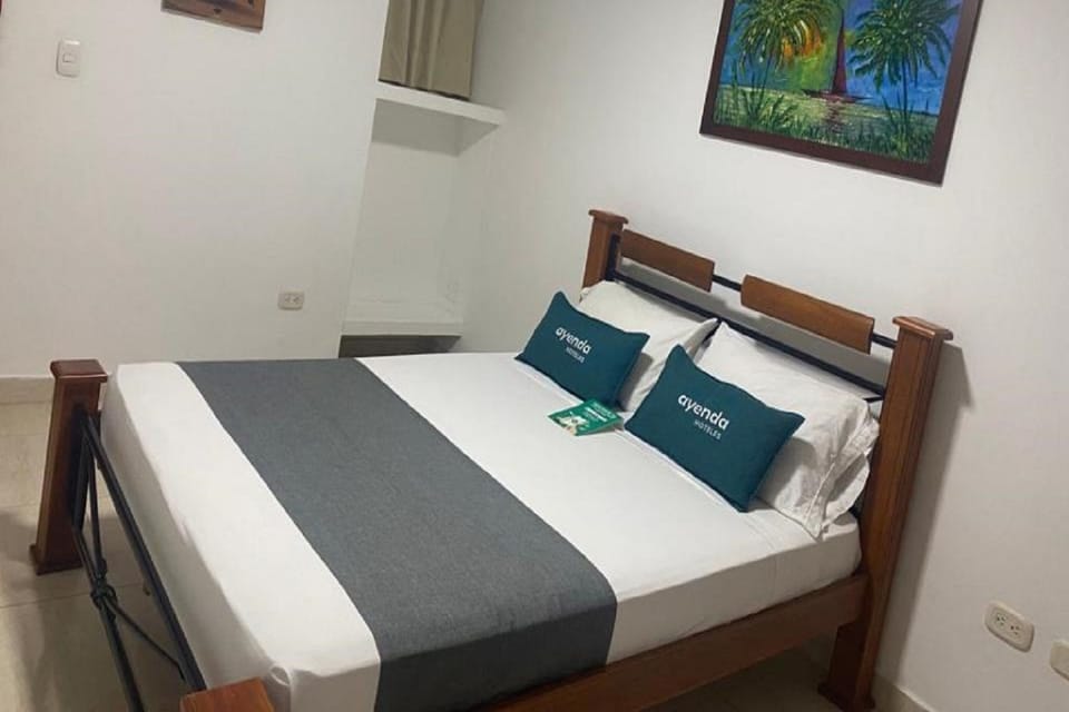 Double Room | Desk, WiFi (free), bed sheets