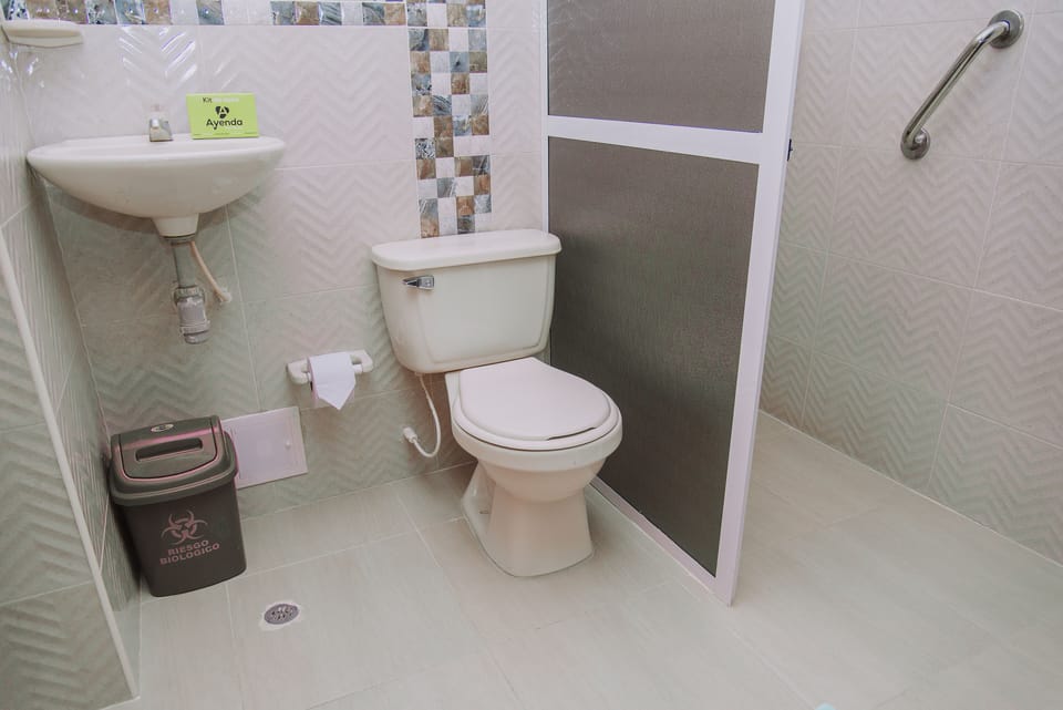 Standard Triple Room | Bathroom | Shower, towels