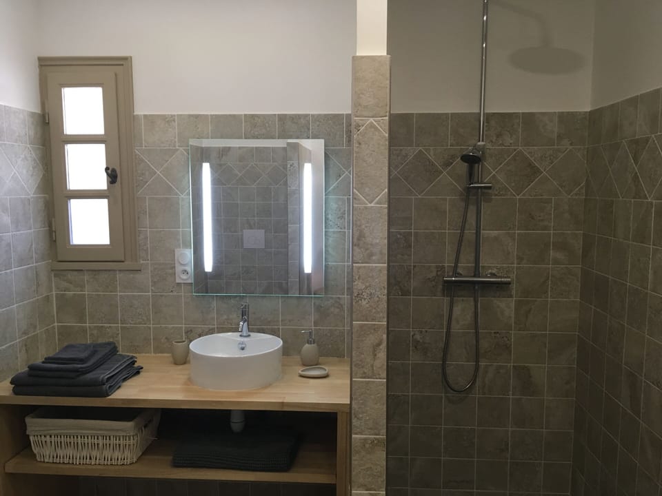 Romantic Double Room, Private Bathroom | Bathroom