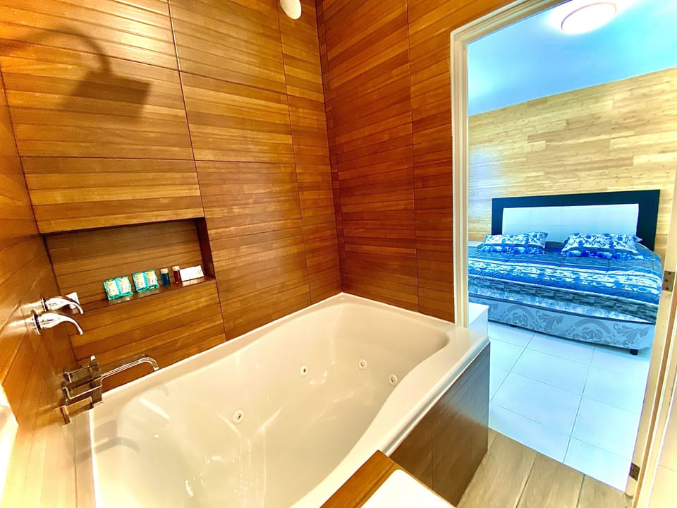 2 PRIVATE JACUZZIS WITH HOT WATER AND HYDRO-MASSAGE FOR YOUR EXCLUSIVE USE!