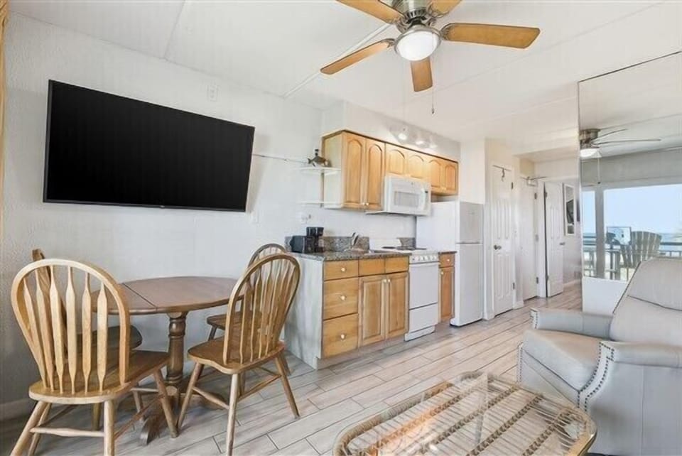 Condo 211
