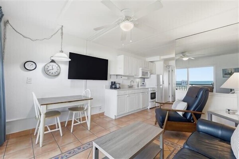 Condo 313