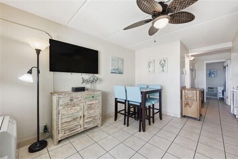 Condo 407