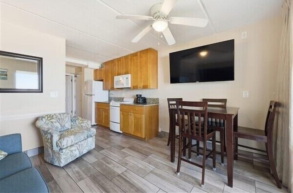 Condo 428