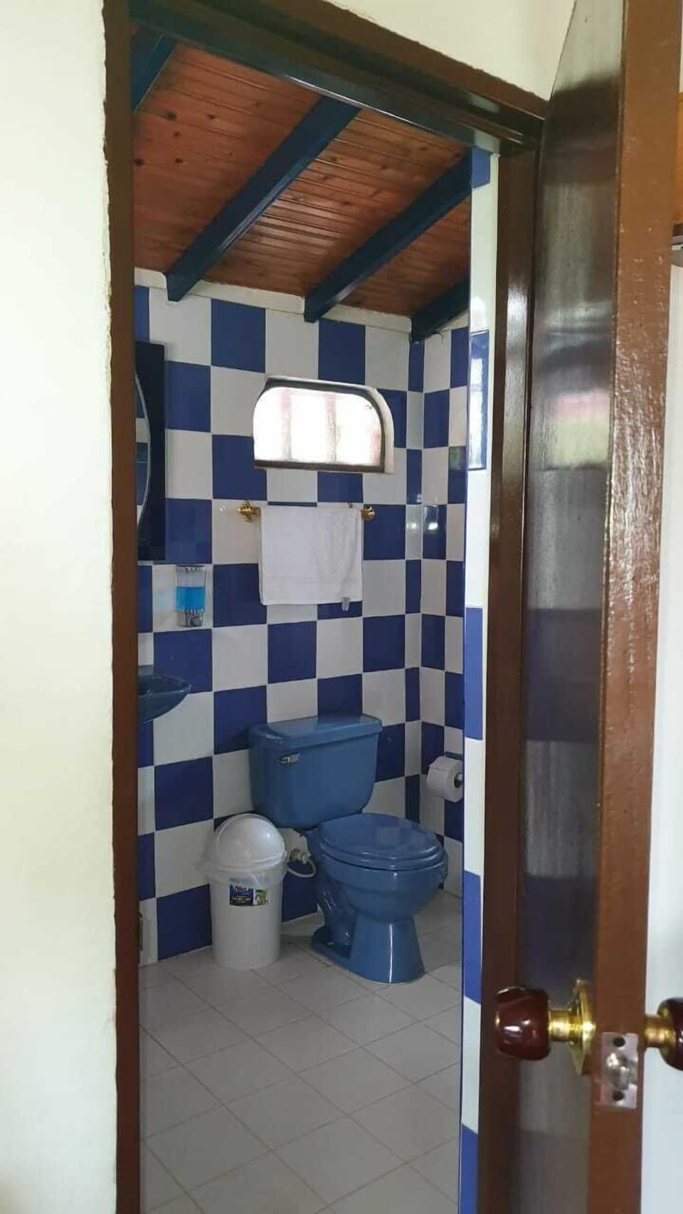 Family Room, Multiple Beds | Bathroom | Shower, free toiletries, towels