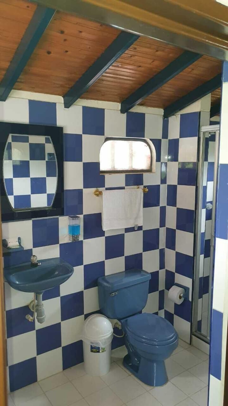 Family Room, Multiple Beds | Bathroom | Shower, free toiletries, towels