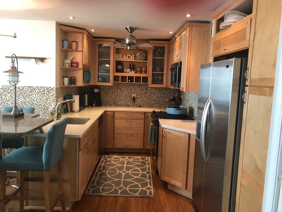 Beautiful, fully equipped, renovated kitchen.