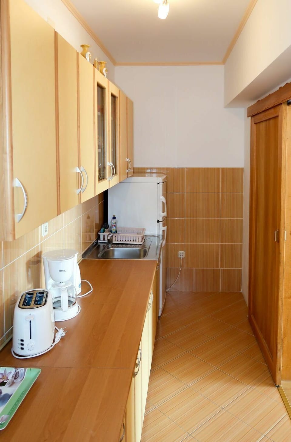 Room, Property, Cabinetry, Furniture, Building, Countertop, Floor, Interior Design, Kitchen, Hardwood