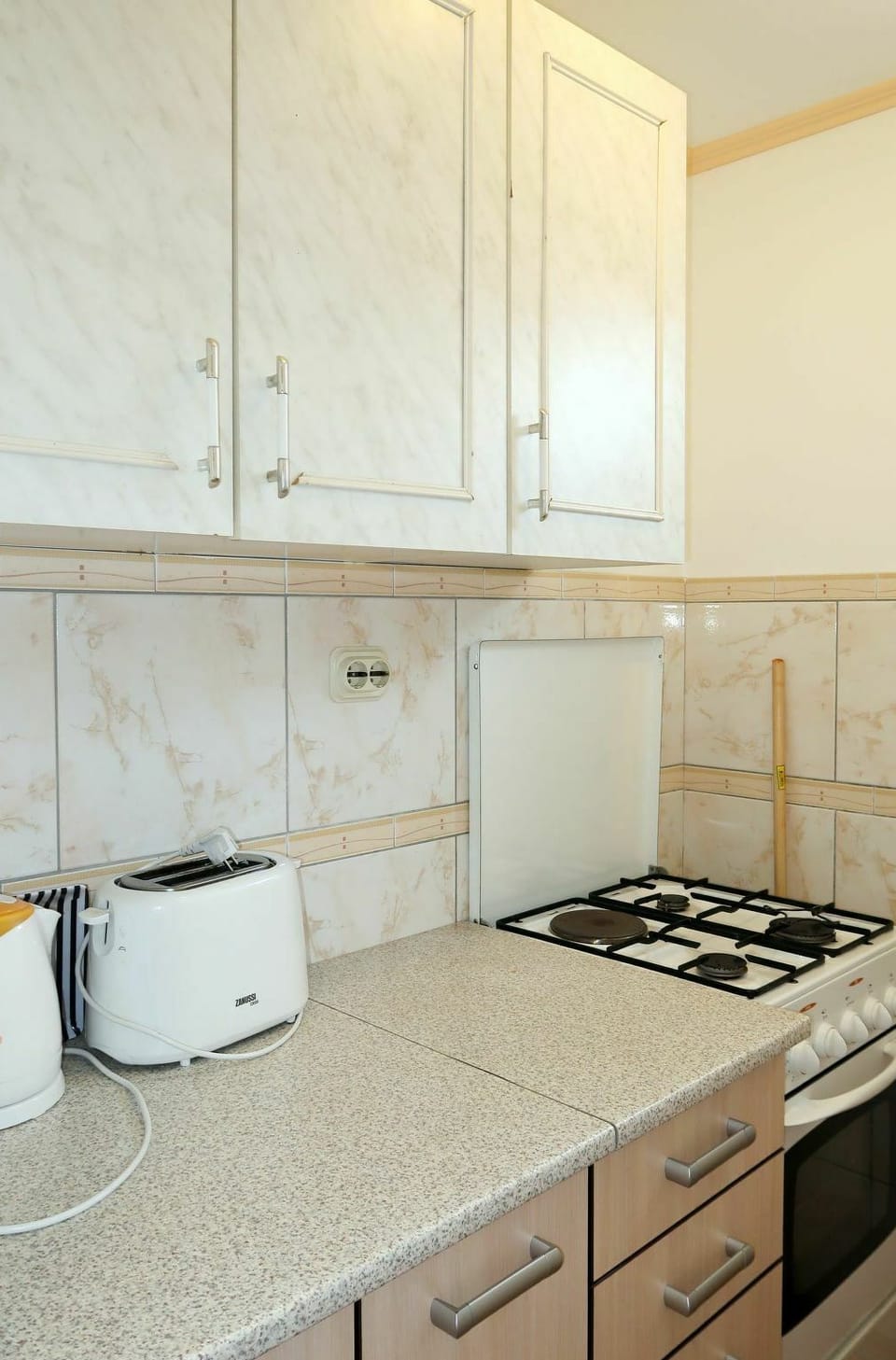 Countertop, Room, Tile, Cabinetry, Property, Kitchen, Furniture, Interior Design, Floor, House