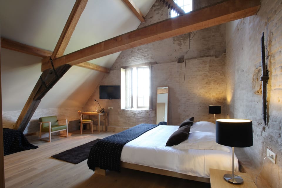 Junior Suite | In-room safe, desk, free cribs/infant beds, WiFi