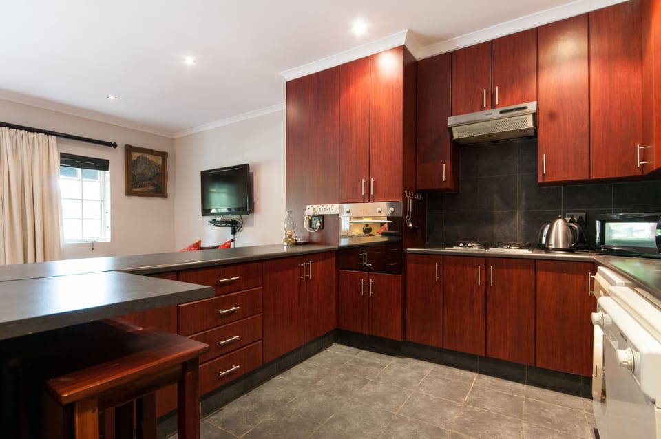 Family Room, 1 Bedroom | Private kitchen | Fridge, microwave, coffee/tea maker, electric kettle