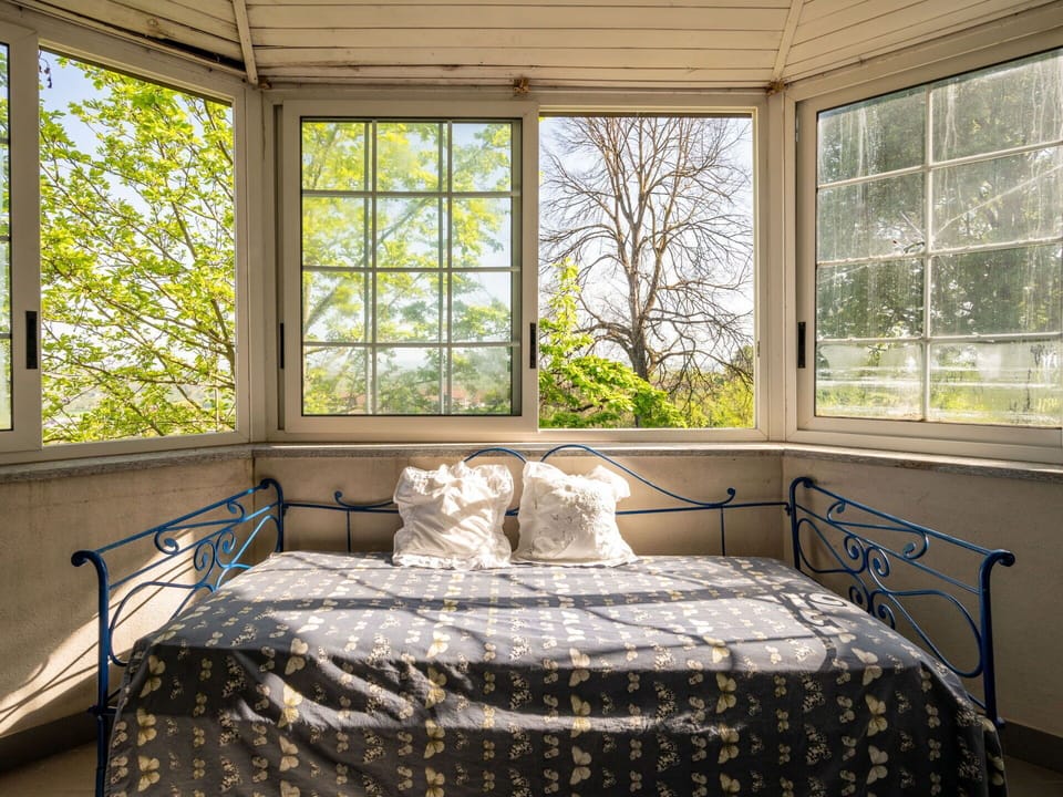 Building, Window, Property, Wood, Interior Design, Textile, Shade, Architecture, Floor, Wall