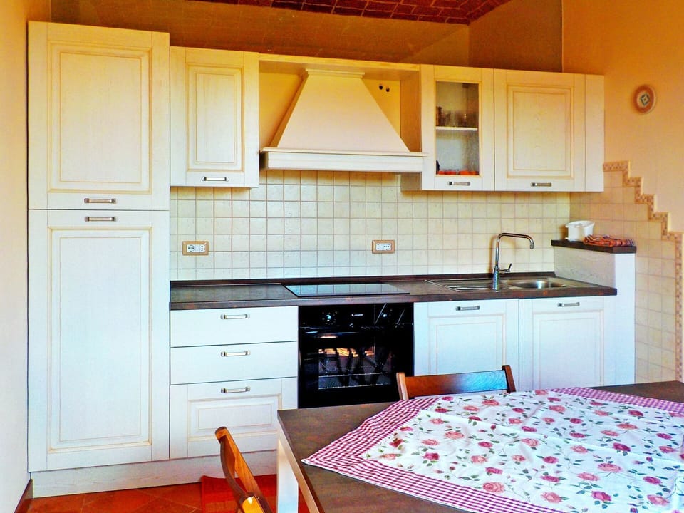 Room, Furniture, Property, Kitchen, Countertop, Cabinetry, Building, Interior Design, House, Floor