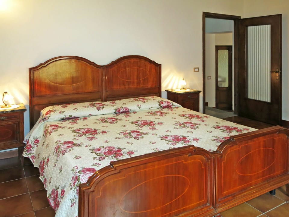 Bedroom, Bed, Furniture, Bed Sheet, Room, Mattress, Property, Bed Frame, Bedding, Floor