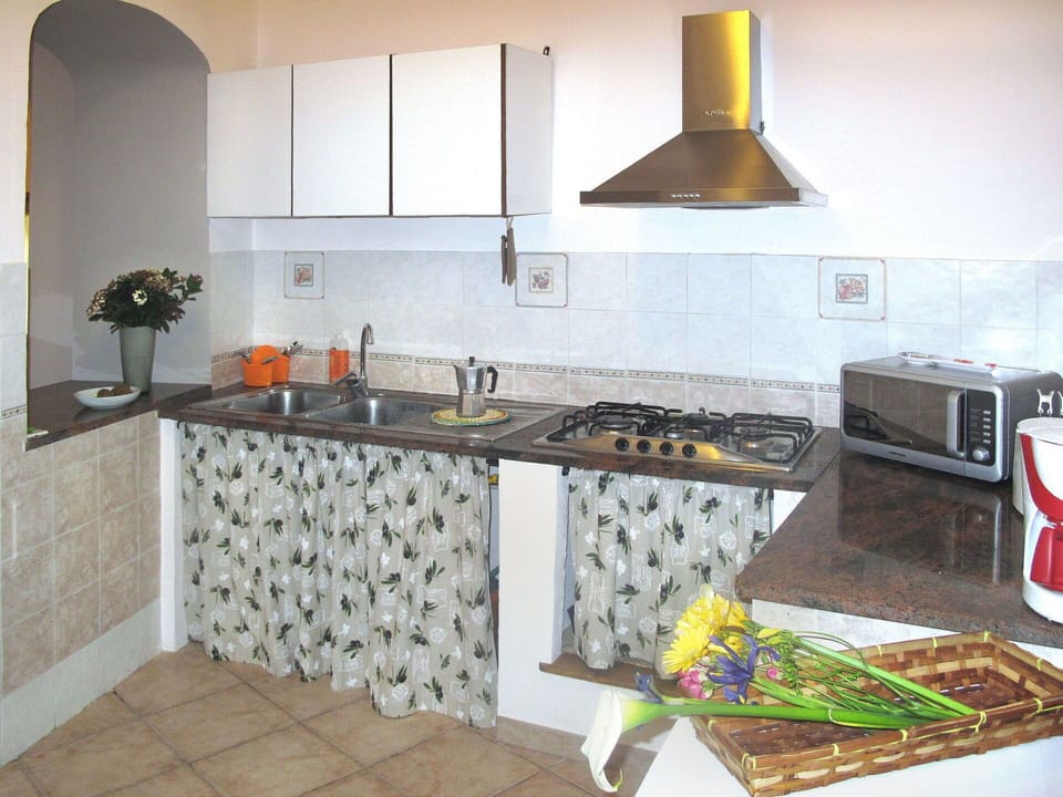 Countertop, Kitchen, Room, Property, Furniture, Tile, Kitchen Stove, House, Interior Design, Cabinetry