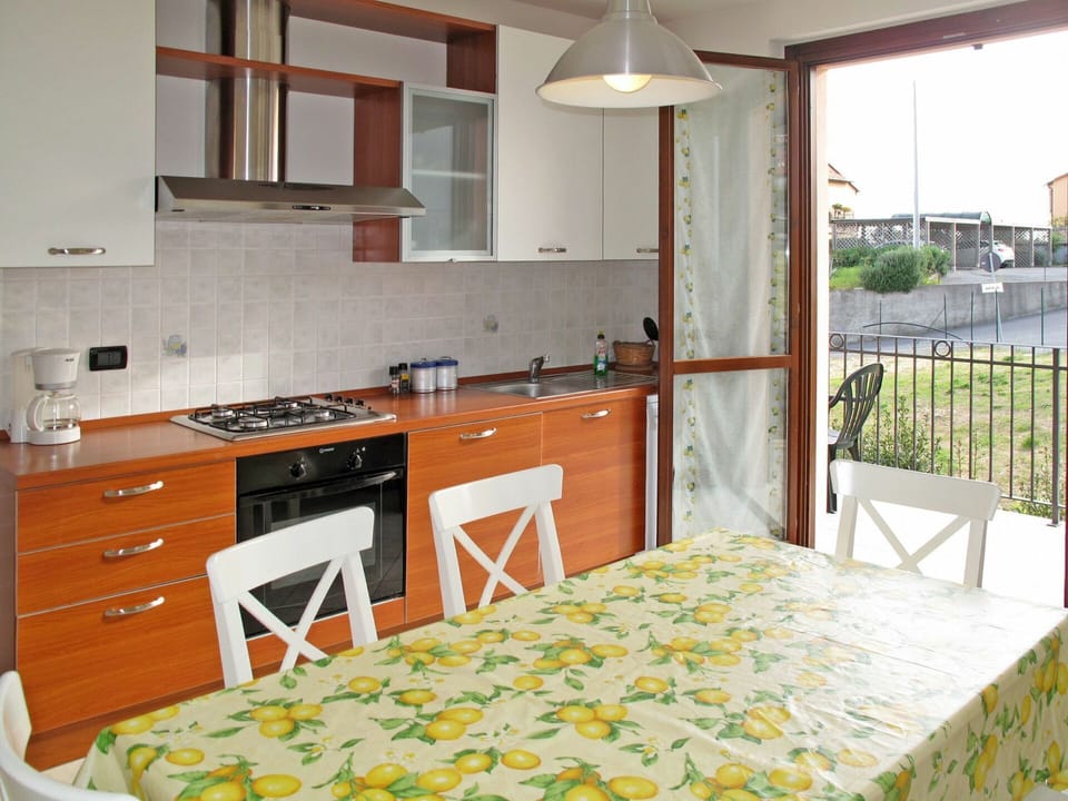 Countertop, Room, Furniture, Kitchen, Property, Cabinetry, Building, Interior Design, House, Floor