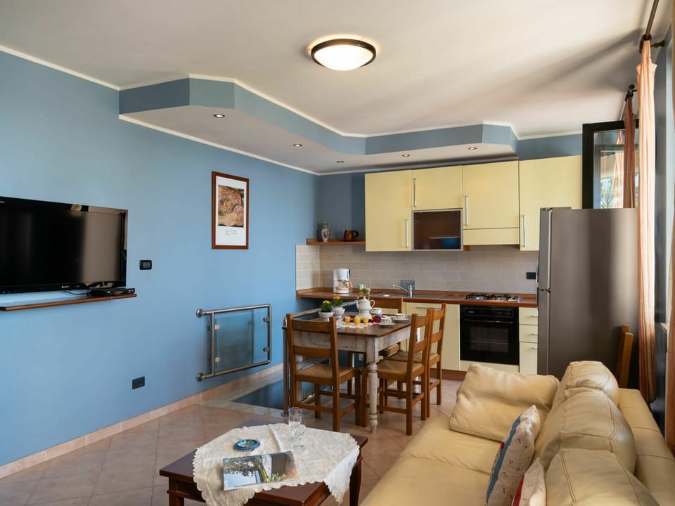 Table, Furniture, Property, Couch, Television, Wood, Interior Design, Lighting, Chair, Flooring
