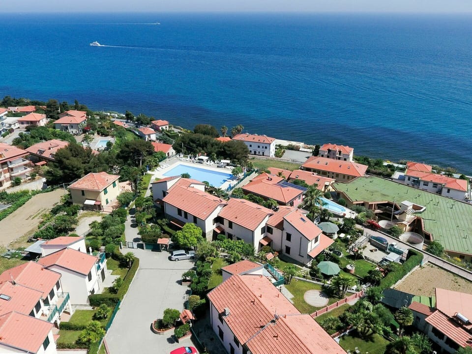Residential Area, House, Coastal And Oceanic Landforms, Coast, Sea, Home, Ocean, Resort, Estate, Shore