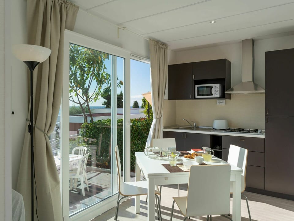 Property, Room, Building, Interior Design, Furniture, House, Real Estate, Home, Dining Room, Table