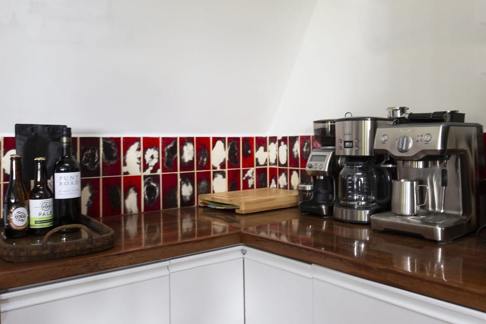 Coffee plus!!
Espresso, filter, plunger and instant