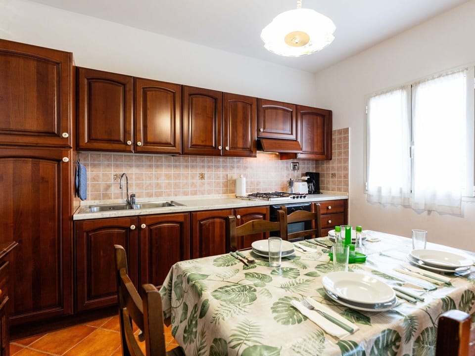 Interior Design, Kitchen, Wood, Countertop, Cabinetry, Ceiling, Flooring, Kitchen Appliance, Furniture, Room