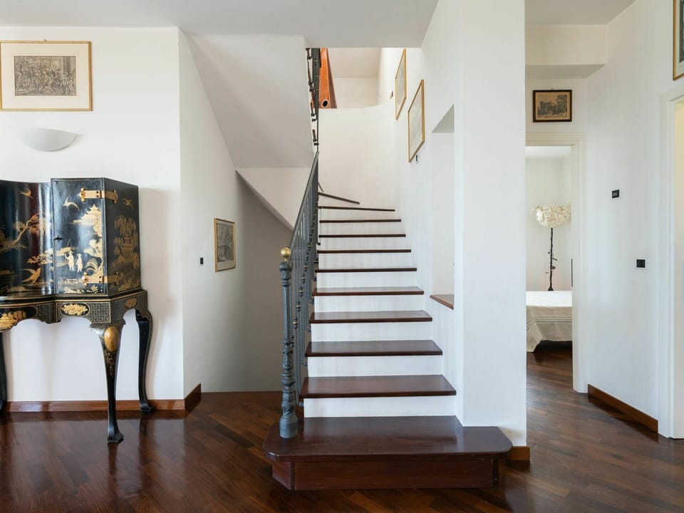 Stairs, Floor, Property, Wood Flooring, Room, Interior Design, Hardwood, House, Ceiling, Building