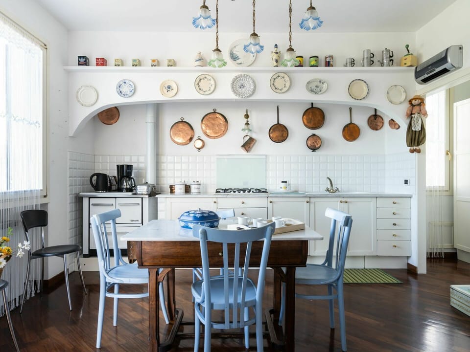 Room, Dining Room, Furniture, Property, Ceiling, Interior Design, Kitchen, Table, Building, Wall