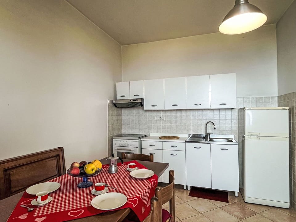 Flooring, Floor, Interior Design, Furniture, Room, Ceiling, Apartment, Linens, Chair, Major Appliance