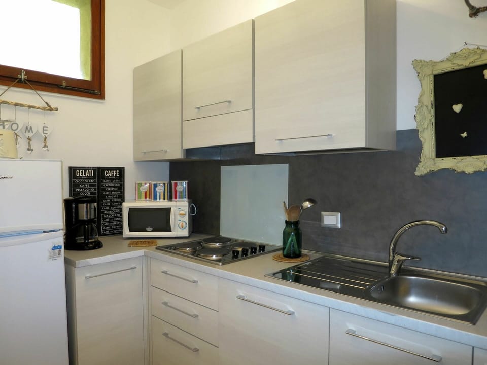 Countertop, Room, Kitchen, Property, Cabinetry, Furniture, Kitchen Stove, Interior Design, Building, Sink