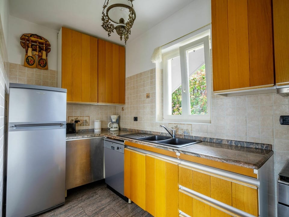 Cabinetry, Countertop, Kitchen Sink, Property, Building, Sink, Tap, Kitchen, Kitchen Stove, Wood