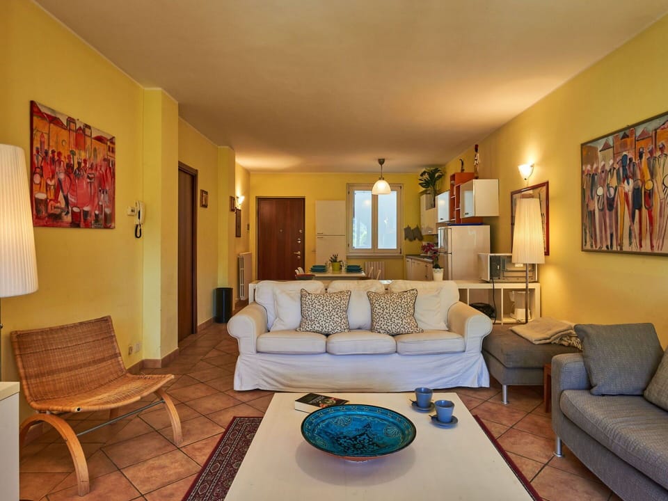 Table, Property, Furniture, Picture Frame, Building, Comfort, Wood, Interior Design, Couch, Decoration