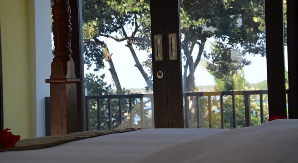 Premium bedding, in-room safe, desk, rollaway beds