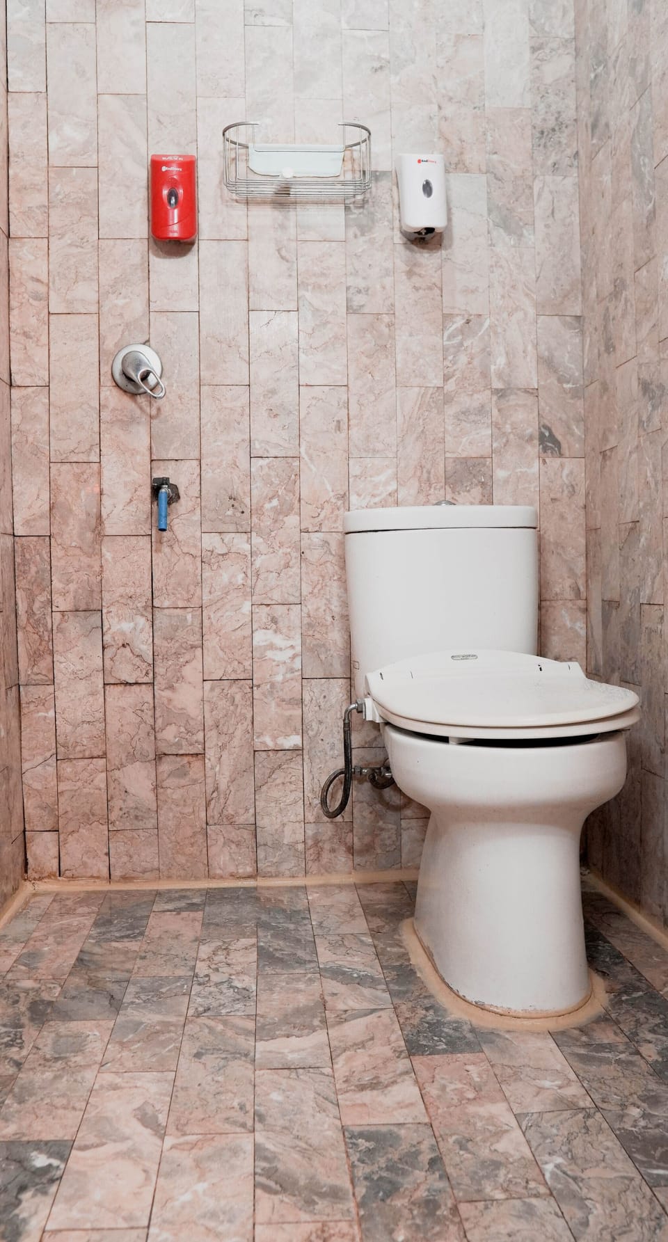 Economy Double Room | Bathroom | Towels, soap, shampoo