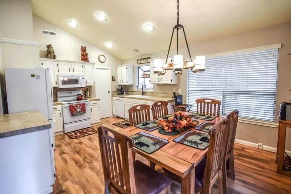 Kitchen Dining Area