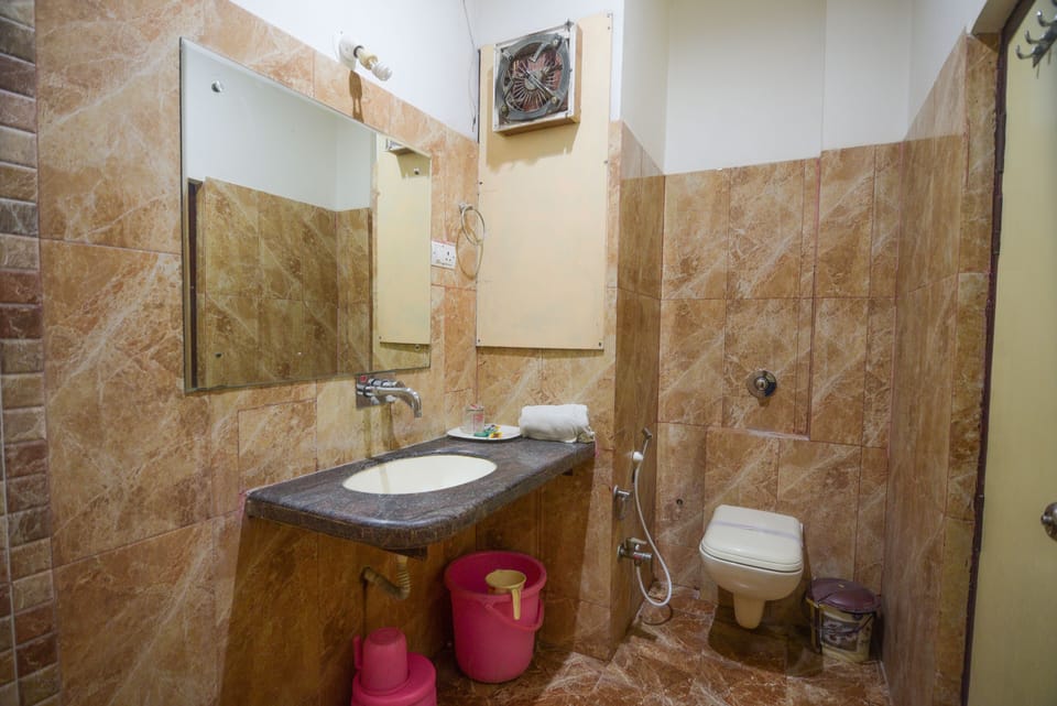 Shower, free toiletries, towels