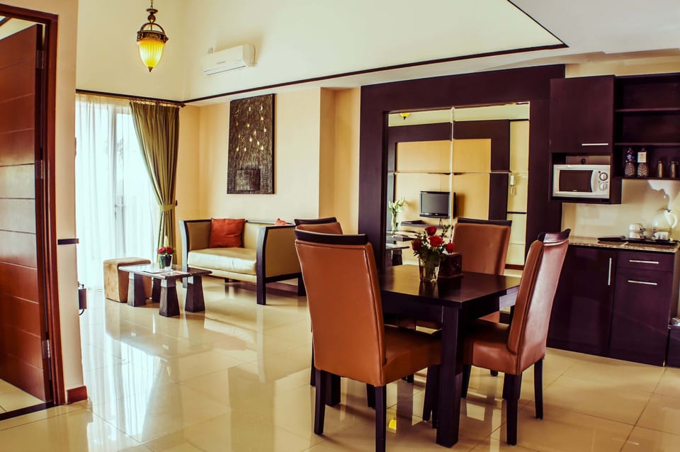 Executive Suite, 2 Bedrooms | Living area | 26-inch LCD TV with satellite channels, TV